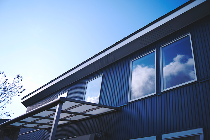 ガルバリウム鋼板の家