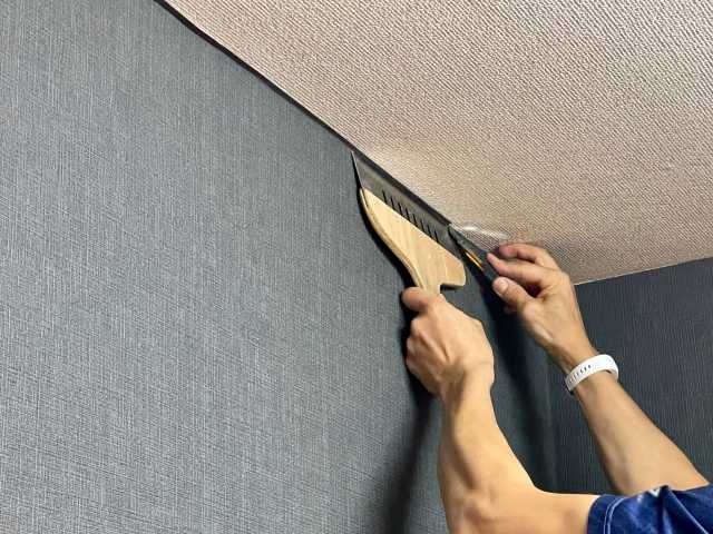 天井クロス張り替えはDIYできる?一人で貼る手順と難易度・失敗しないコツ