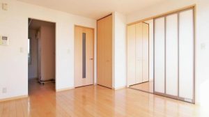 20畳LDKのクロス張り替え費用は？相場と工期・失敗しない業者の選び方を解説