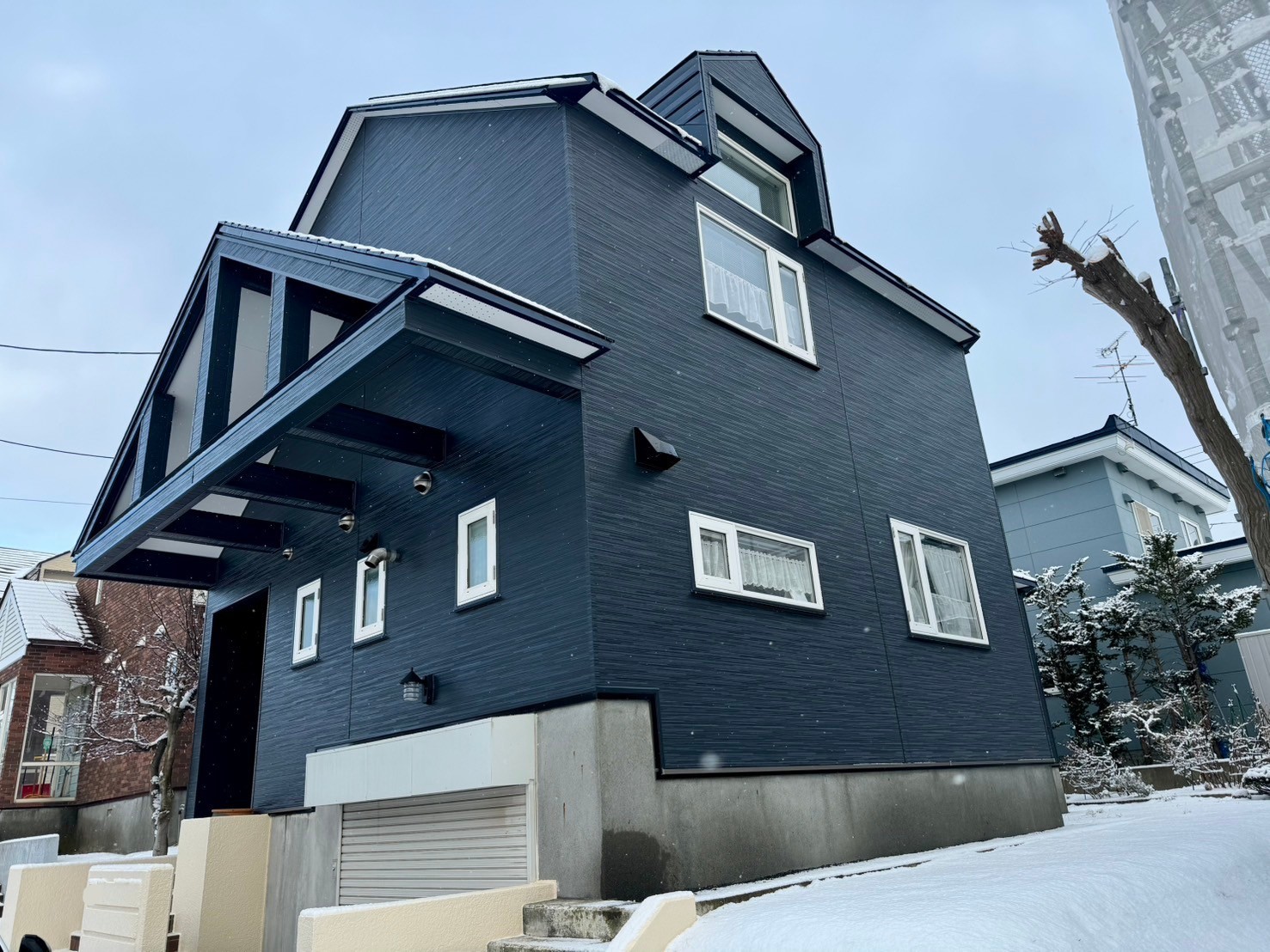 金属サイディング上貼、塗装、屋根板金、軒天ボード上貼他工事no.16928